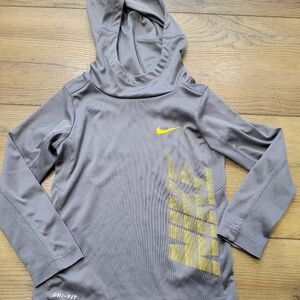 Nike dri fit hoodie size 4t/5t
